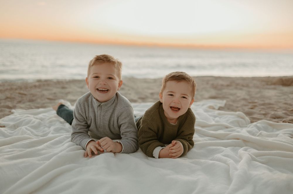family, couples, documentary session, motherhood, sunrise,Satellite beach, cocoa beach, melbourne beach,