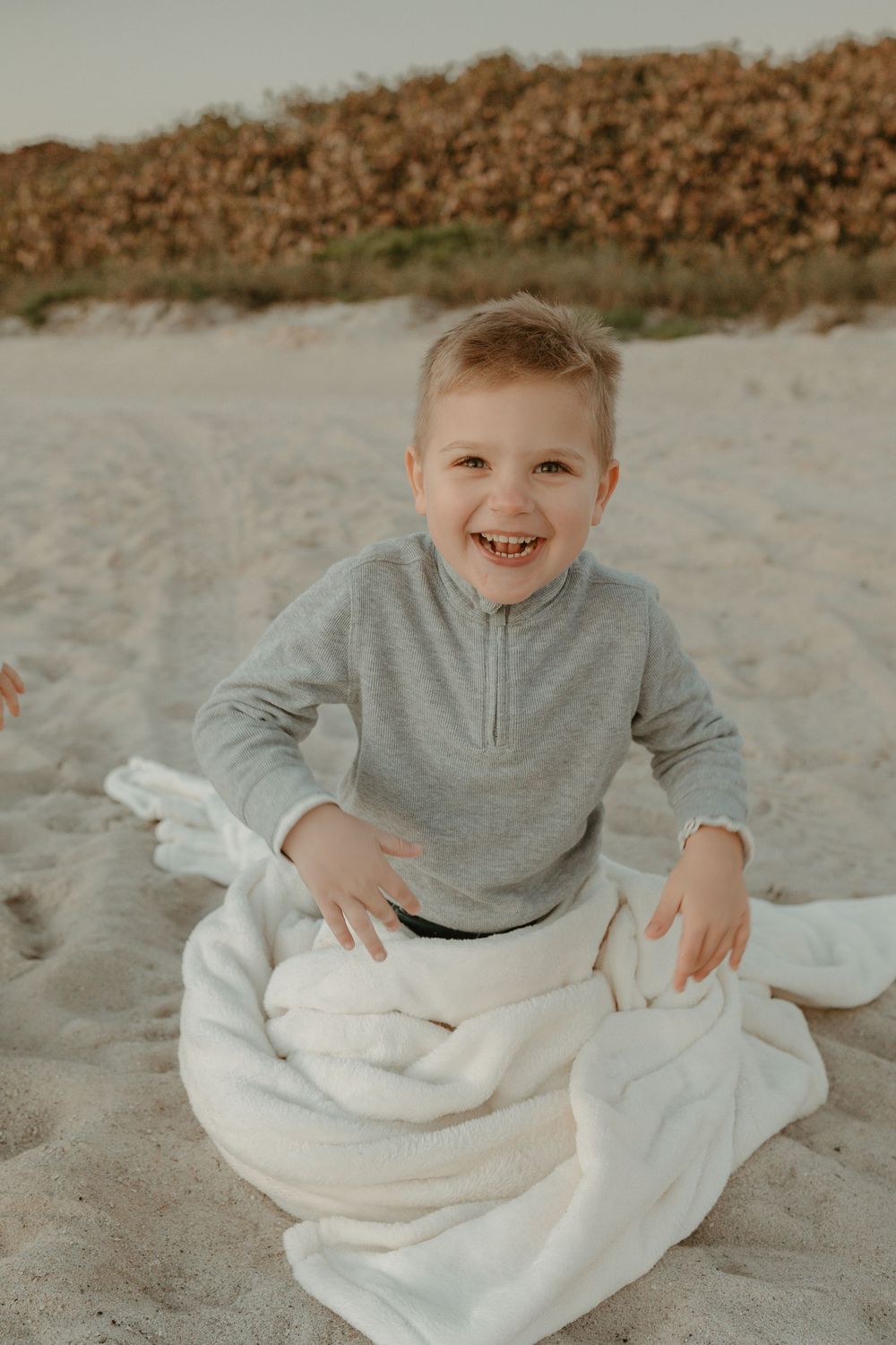 family, couples, documentary session, motherhood, sunrise,Satellite beach, cocoa beach, melbourne beach,