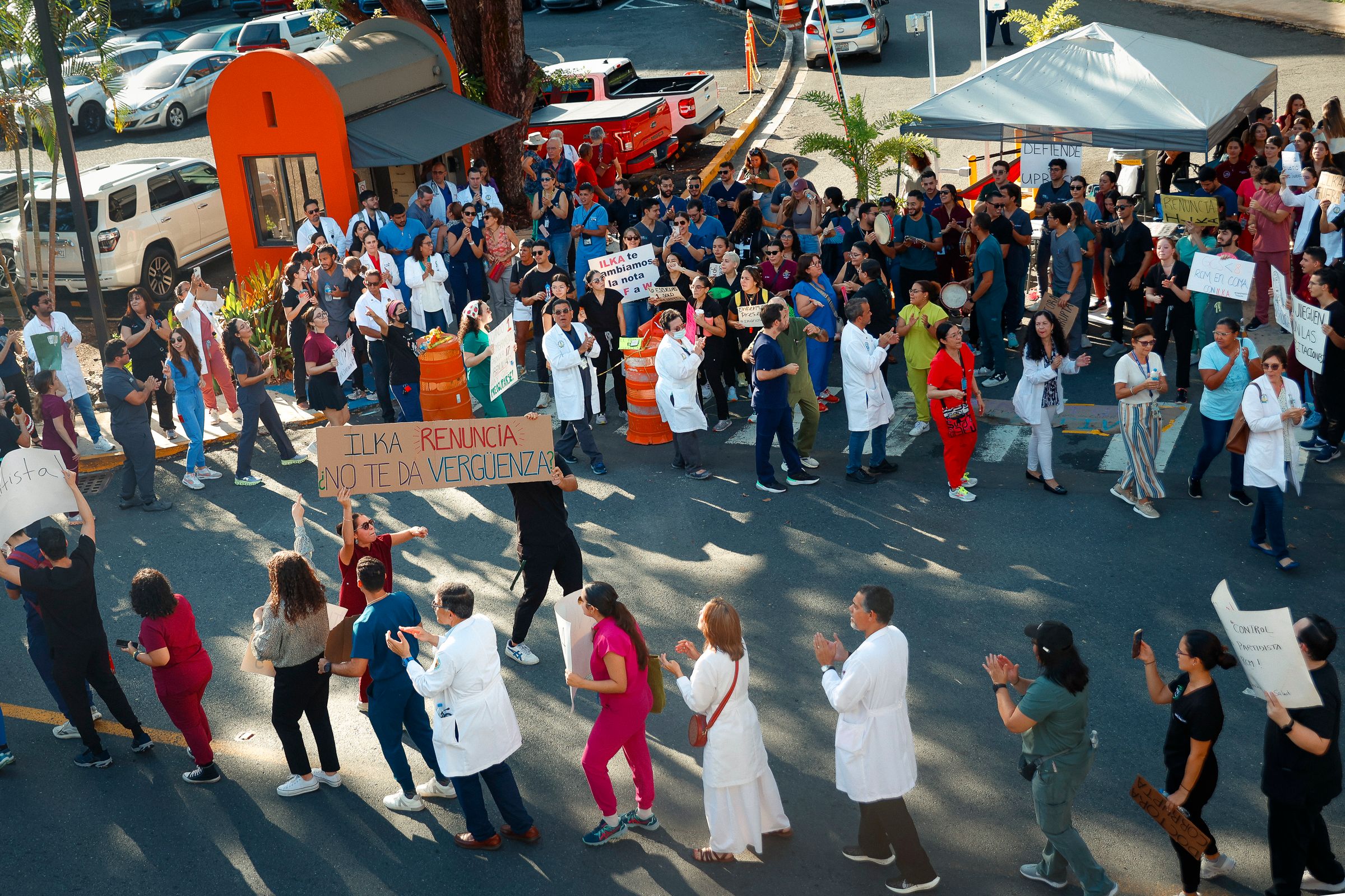 THE STRIKE OF STUDENTS, PROFESSORS, AND DOCTORS DEMANDING THE RESIGNATION OF THE CHANCELLOR OF THE RCM.