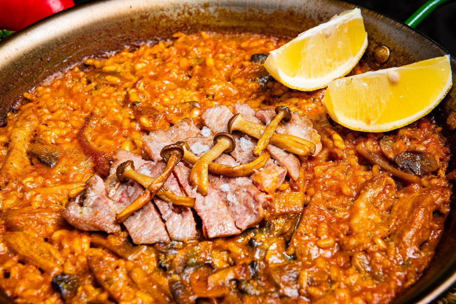 Fotografía gastronómica de platos vibrantes con ingredientes frescos en Costa del Sol, Nerja, Málaga y Marbella, por Robert Centurion.