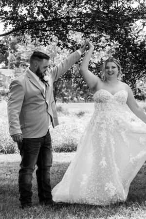 outdoor wedding couple