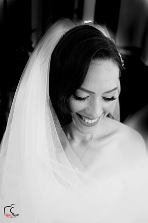 Black and white close-up portraits of a bride with elegant veil and natural makeup.