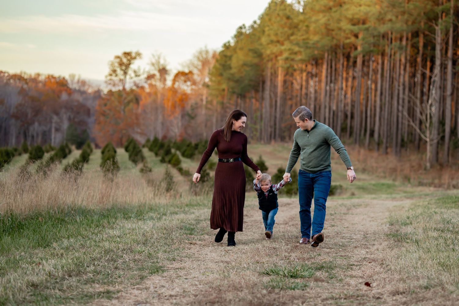 family photographer in Richmond, Virginia. Portrait photographer for families and couples
