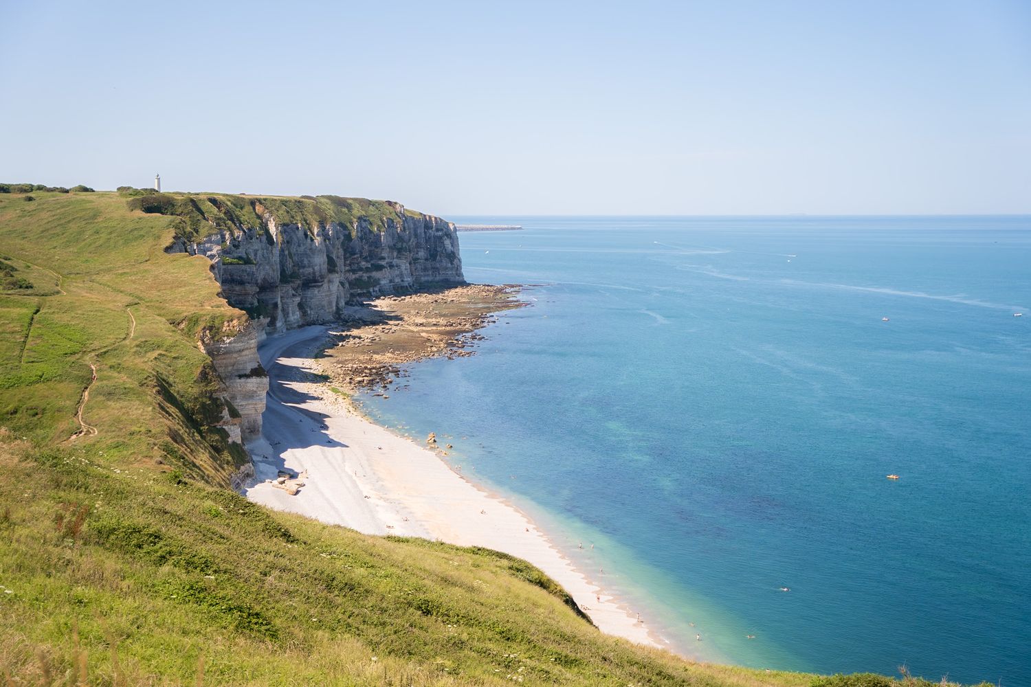 Falaises de craie face à la Manche à Etretat en Normandie, Seine-Maritime.