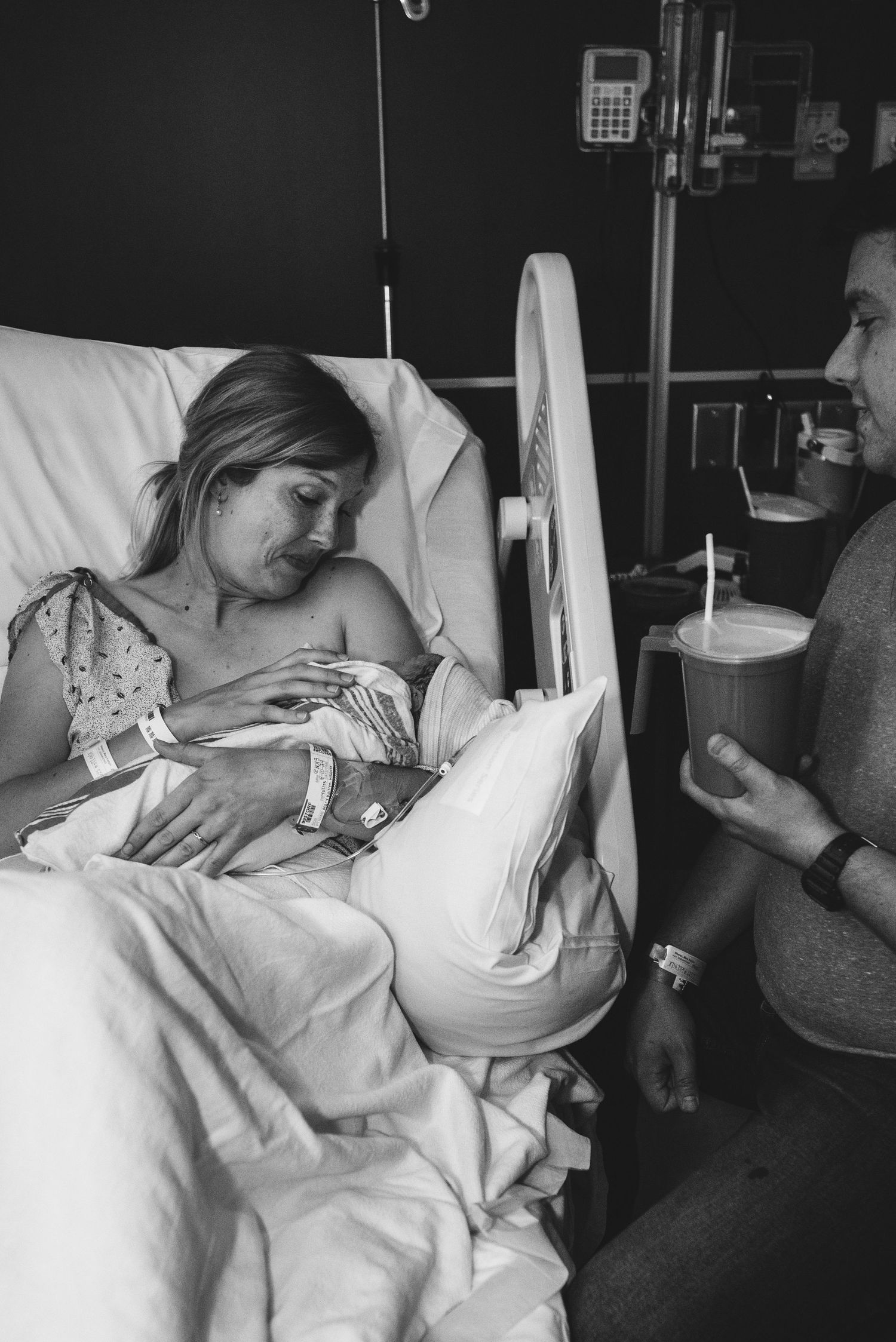 Memphis family photographer Lauren Wallis Photography captures mother and baby right after sweet hospital birth.
