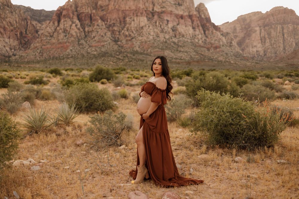 Red Rock, Red Rock Maternity Photos, affordable Las Vegas maternity photographers,