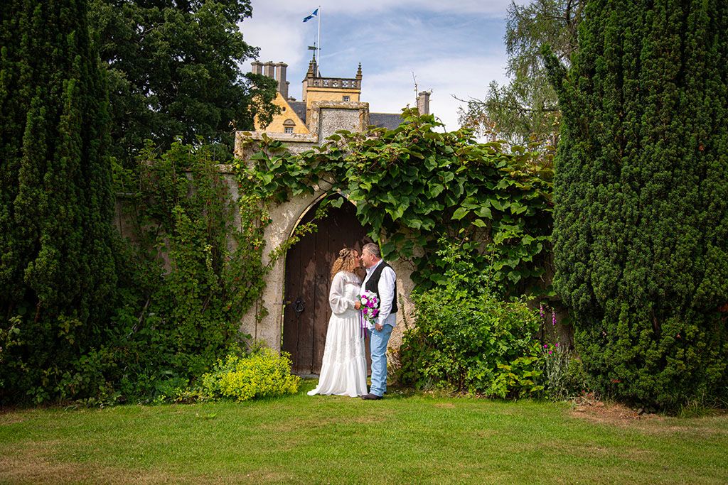 bride and groom at innes castle