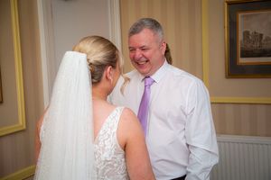 father seeing the bride for the first time