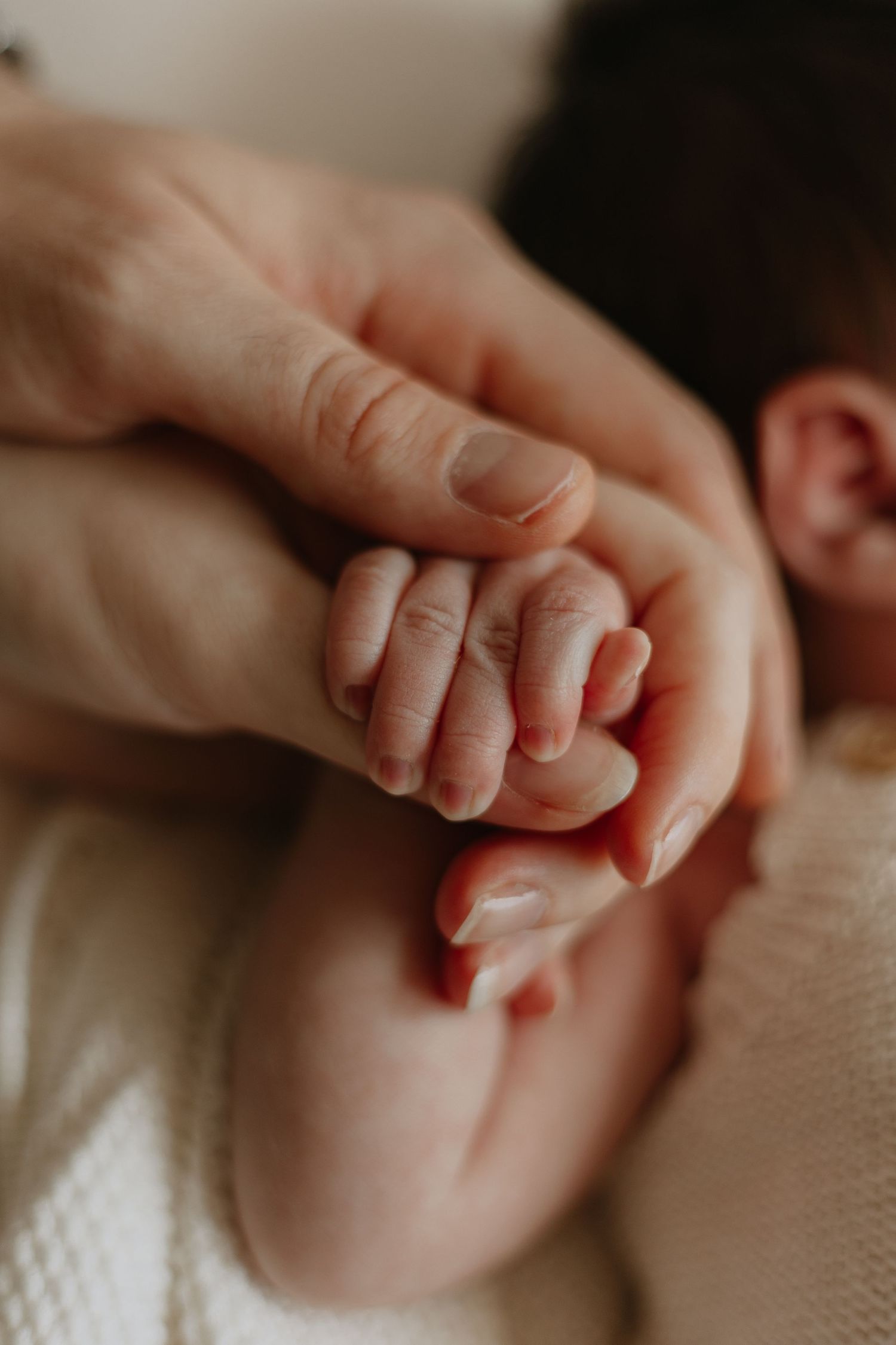 Detailed newborn photography near Kent