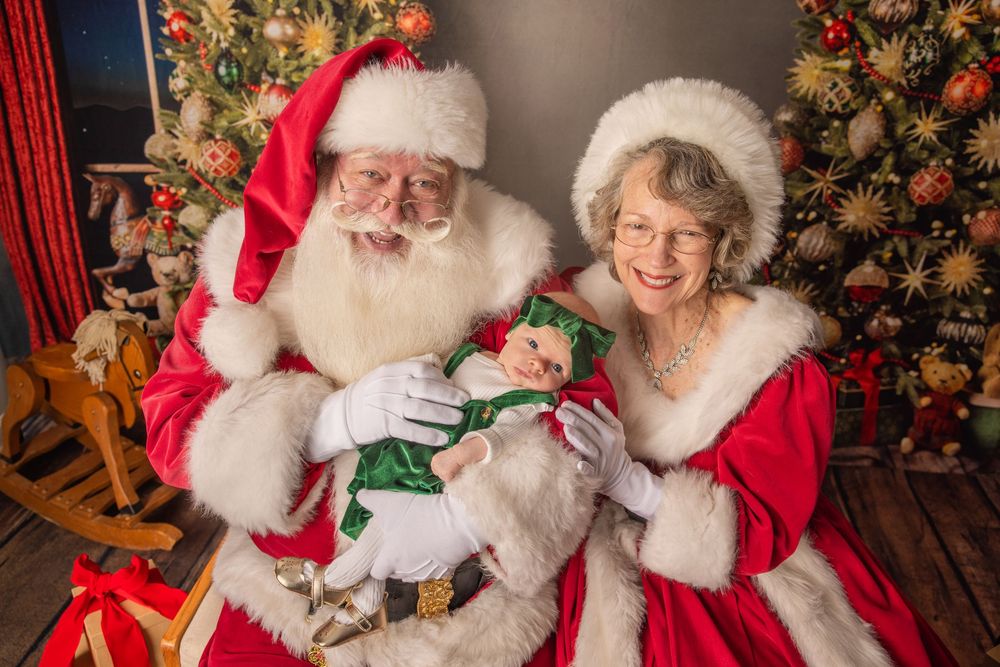 knoxville santa with newborn baby