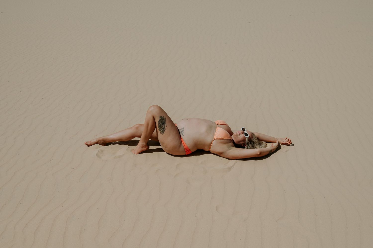 Sand Dunes Full Sun Maternity Shoot on the Sunshine Coast at Rainbow Beach