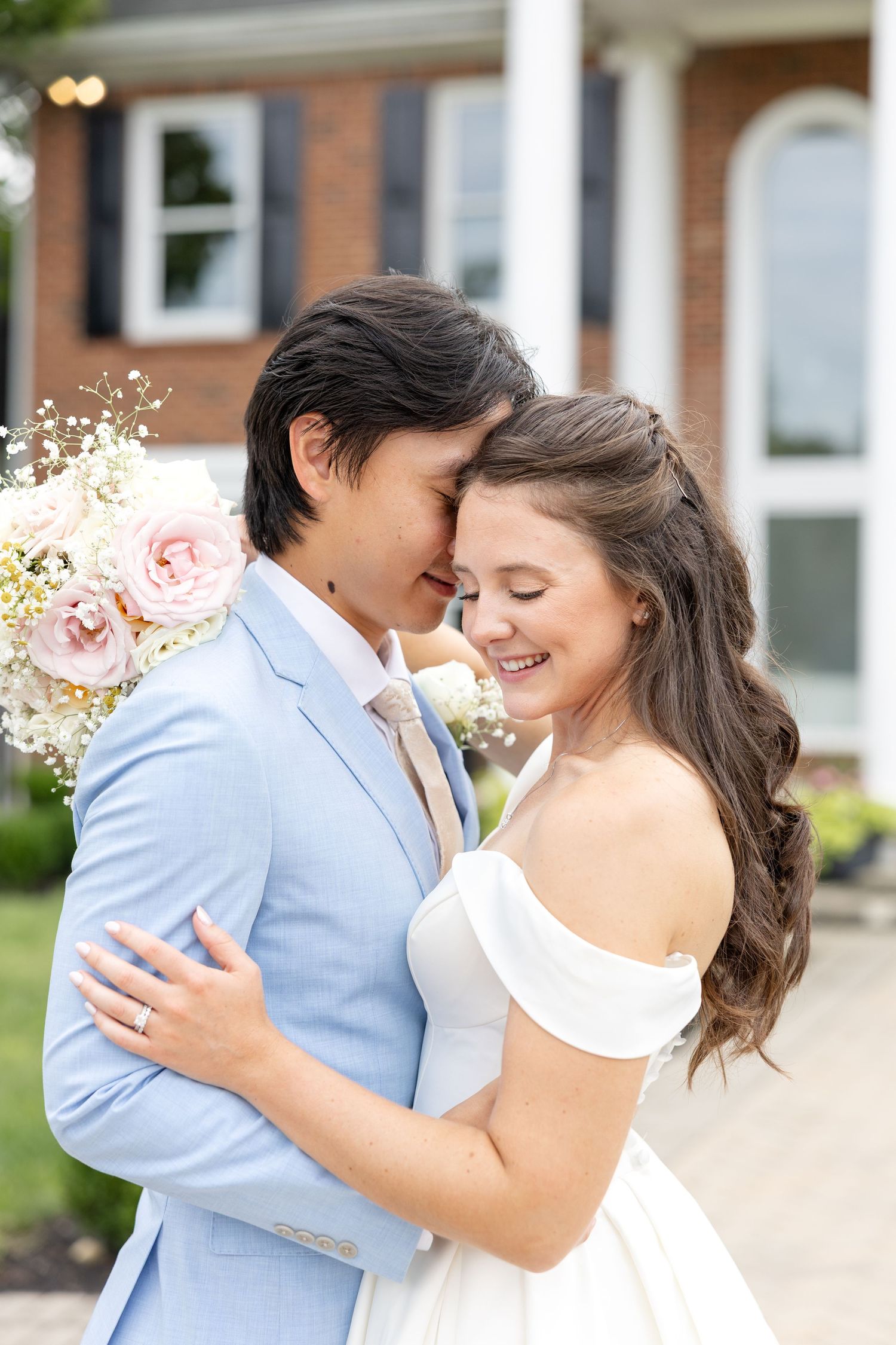 Timeless bride and groom wedding portraits at The Estate at Sunset Farm in Bellbrook, Ohio, photographed by Julia & Sean Photography.