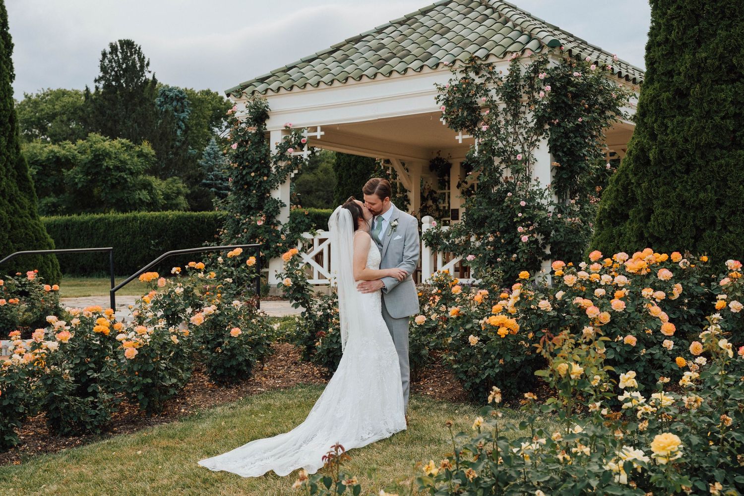 Bride and groom's wedding elopement pictures at Hershey Gardens in Hershey, PA