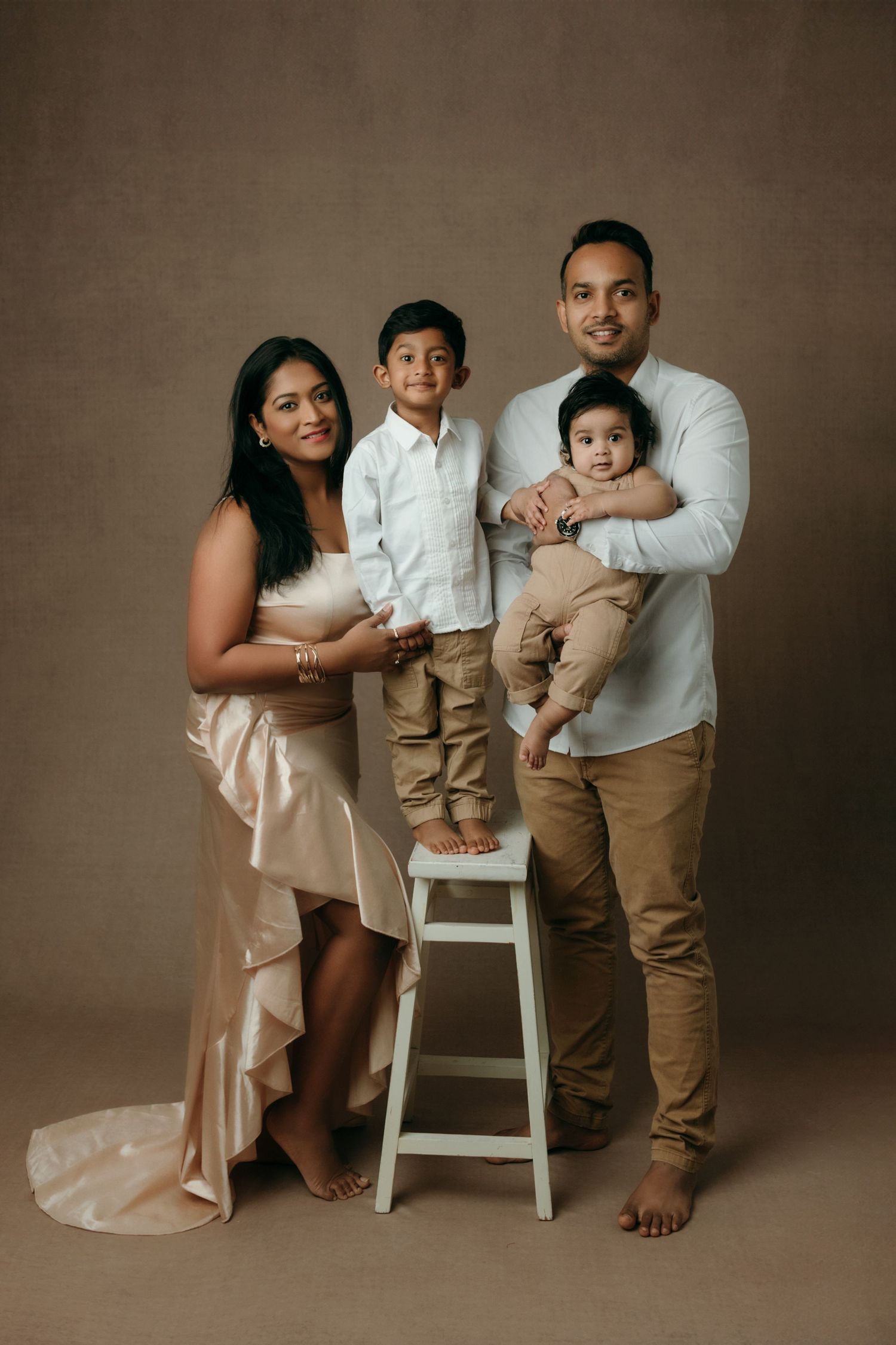 family photographer in victoria bc, maternity photograper in victoria bc, newborn photographer victoria bc, photographer victoria bc.