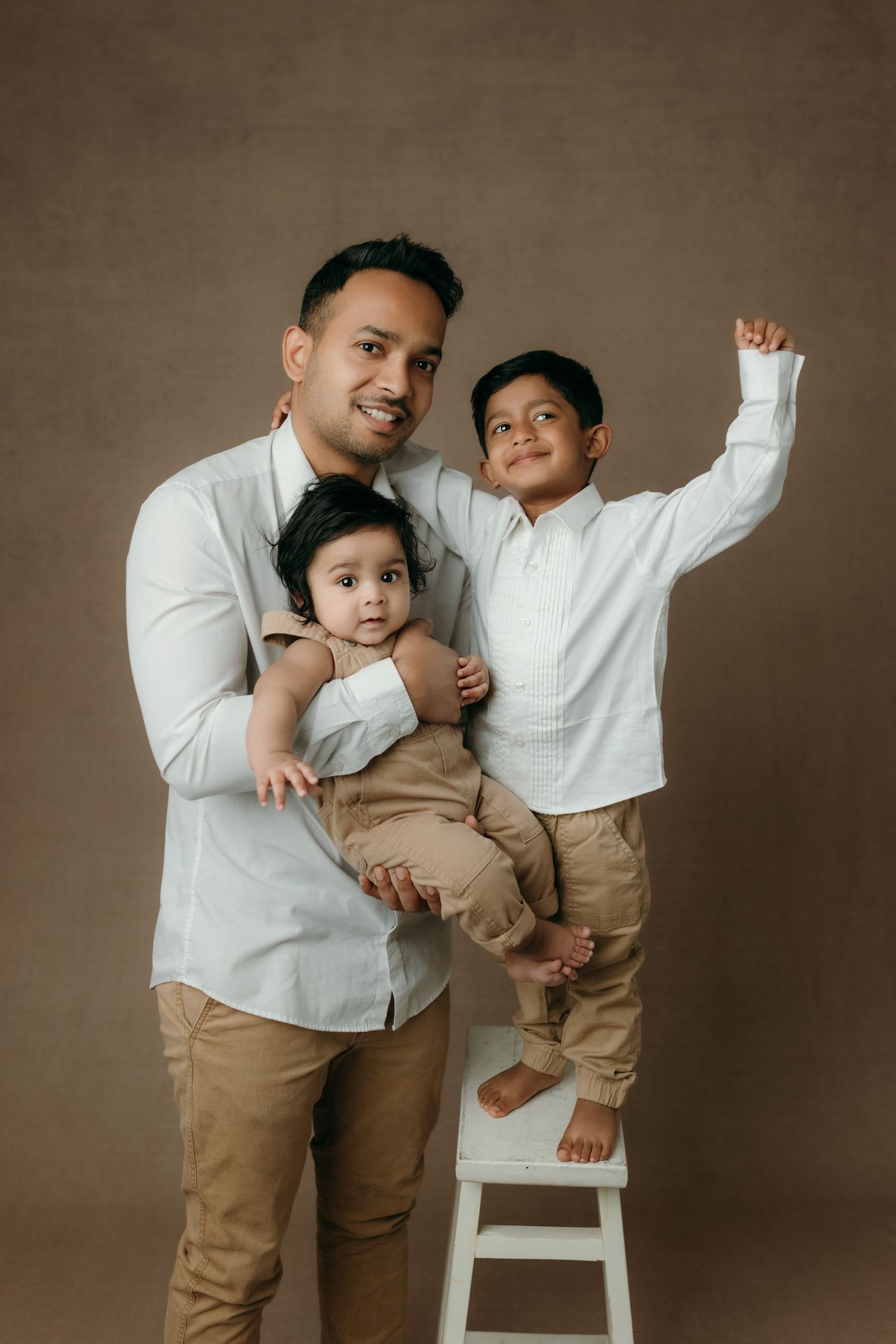 family photographer in victoria bc, maternity photograper in victoria bc, newborn photographer victoria bc, photographer victoria bc.