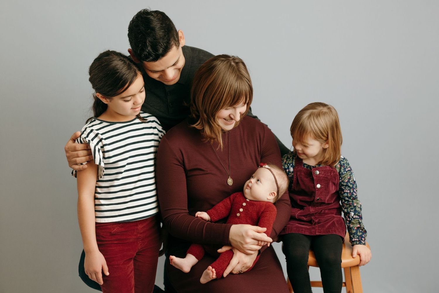 family photographer in victoria bc, maternity photograper in victoria bc, newborn photographer nanaimo bc, newborn photos nanaimo bc,