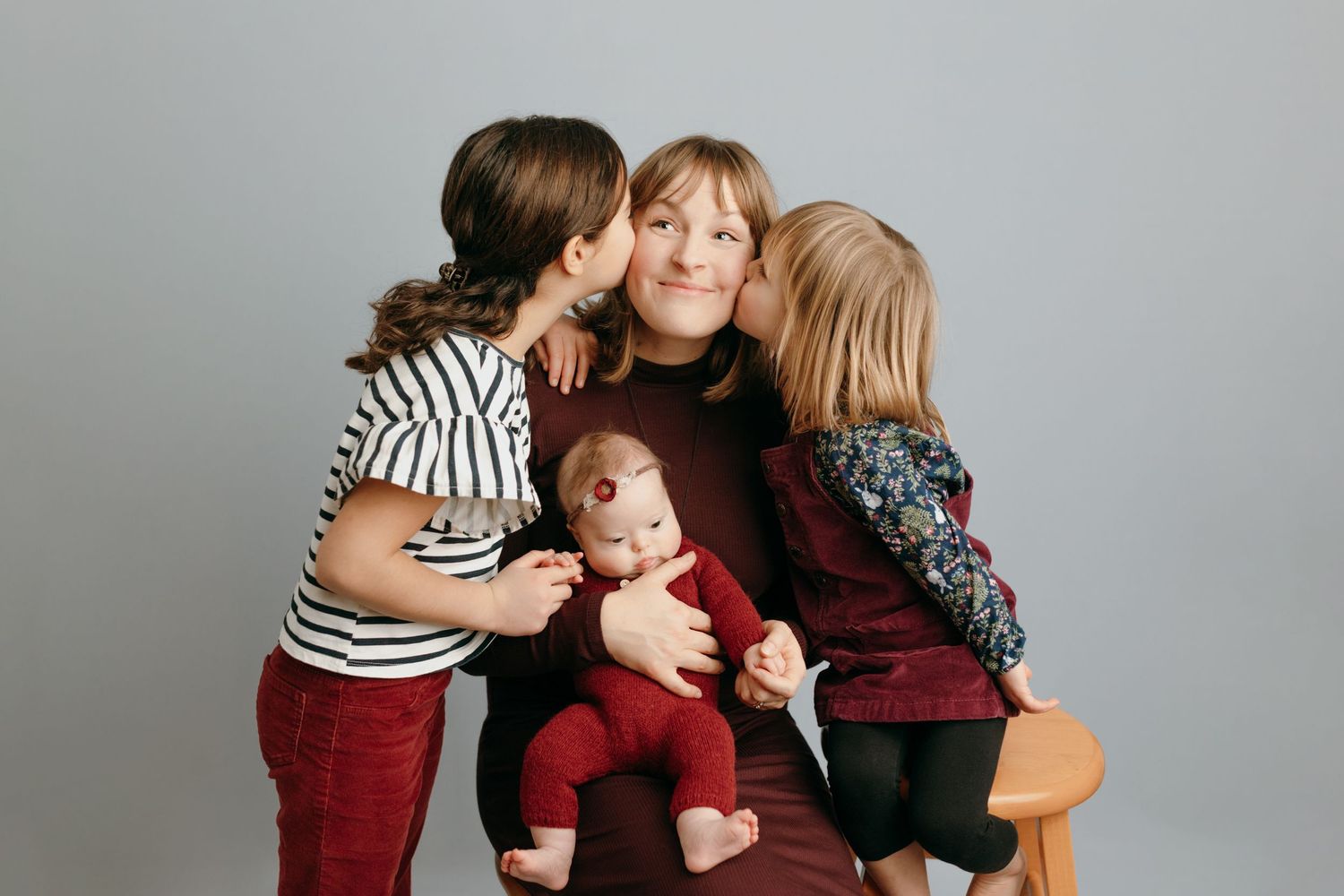 family photographer in victoria bc, maternity photograper in victoria bc, newborn photographer nanaimo bc, newborn photos nanaimo bc,