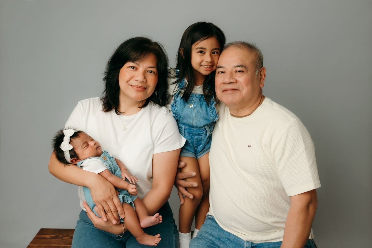 family photographer in victoria bc, maternity photograper in victoria bc, newborn photographer victoria bc, newborn photos nanaimo bc,