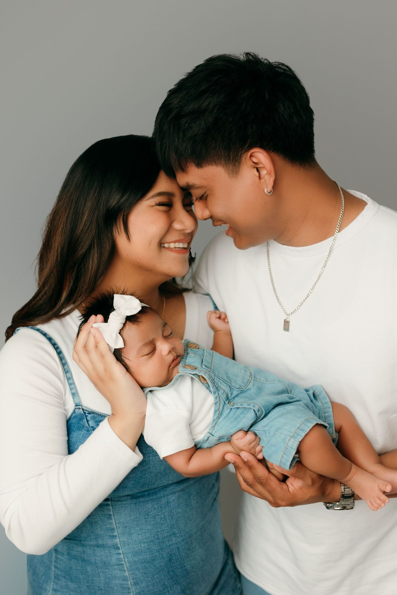 family photographer in victoria bc, maternity photograper in victoria bc, newborn photographer victoria bc, newborn photos nanaimo bc,
