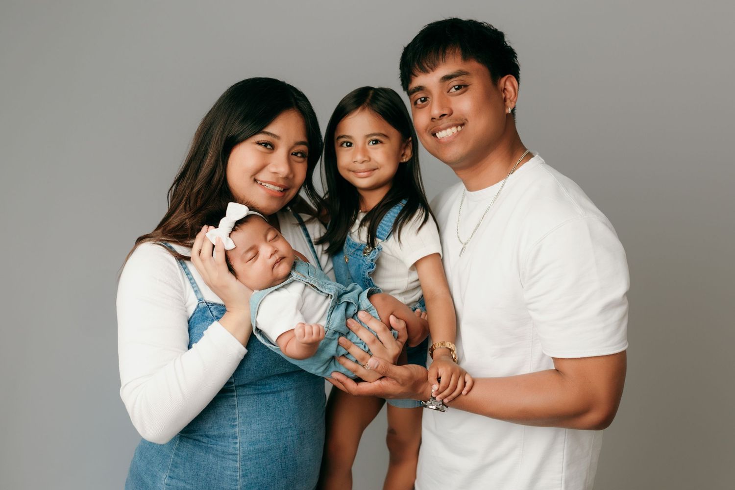 family photographer in victoria bc, maternity photograper in victoria bc, newborn photographer victoria bc, newborn photos nanaimo bc,