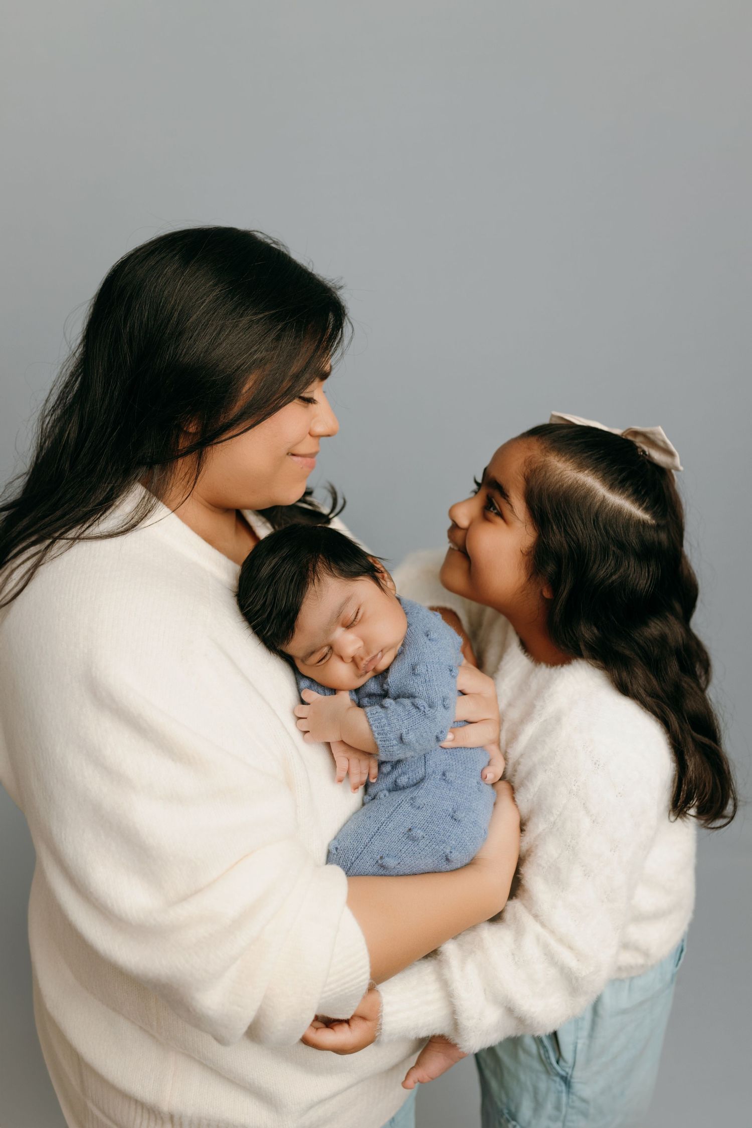 family photographer in victoria bc, maternity photograper in victoria bc, newborn photographer victoria bc, newborn photos nanaimo bc,