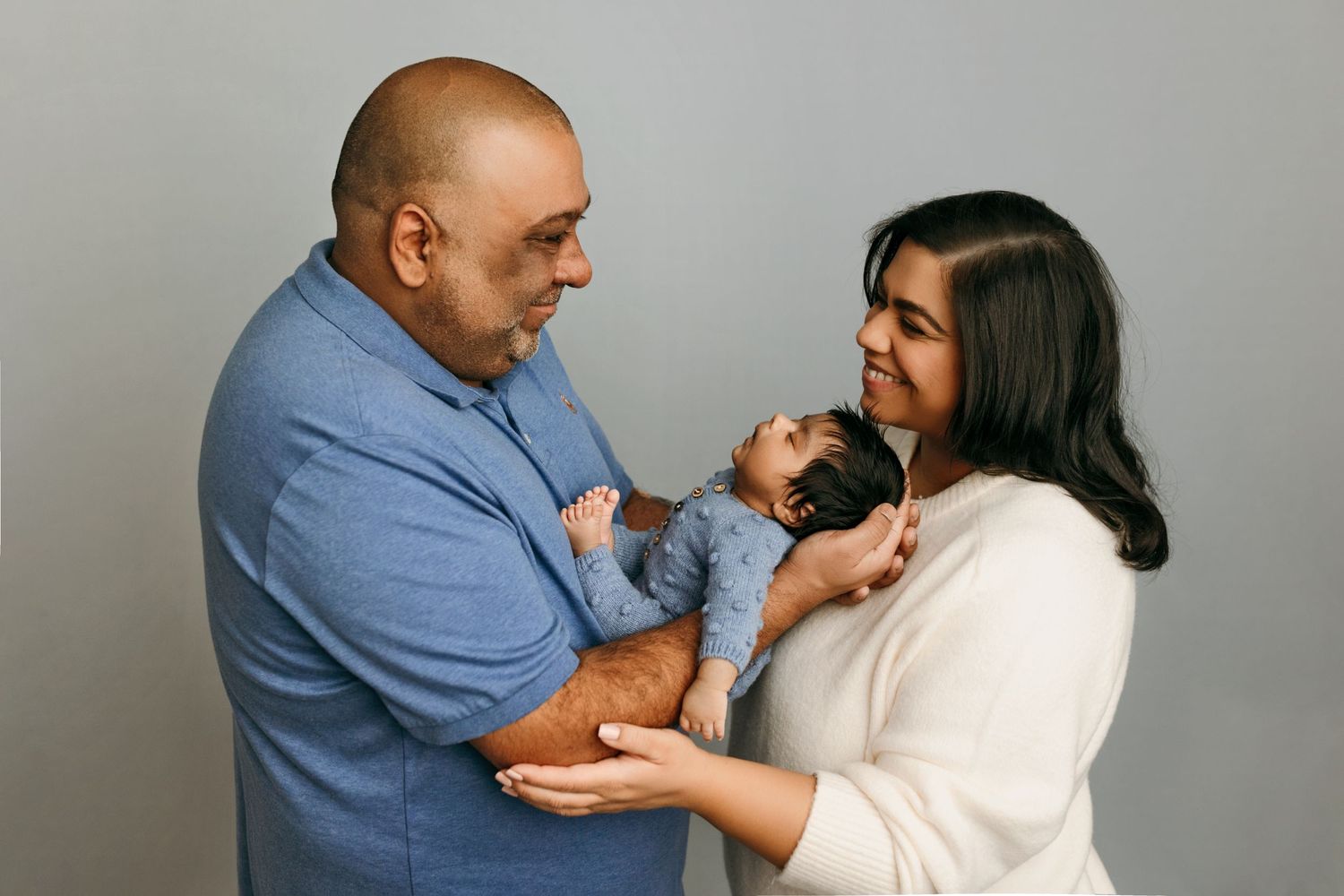 family photographer in victoria bc, maternity photograper in victoria bc, newborn photographer victoria bc, newborn photos nanaimo bc,