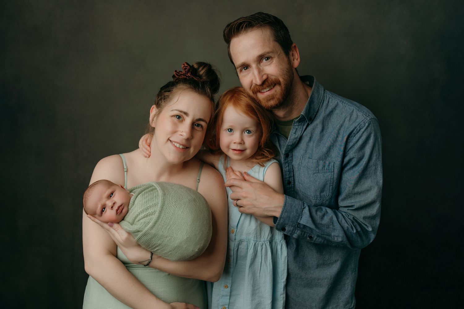 family photographer in victoria bc, maternity photograper in victoria bc, newborn photographer victoria bc, newborn photos nanaimo bc,