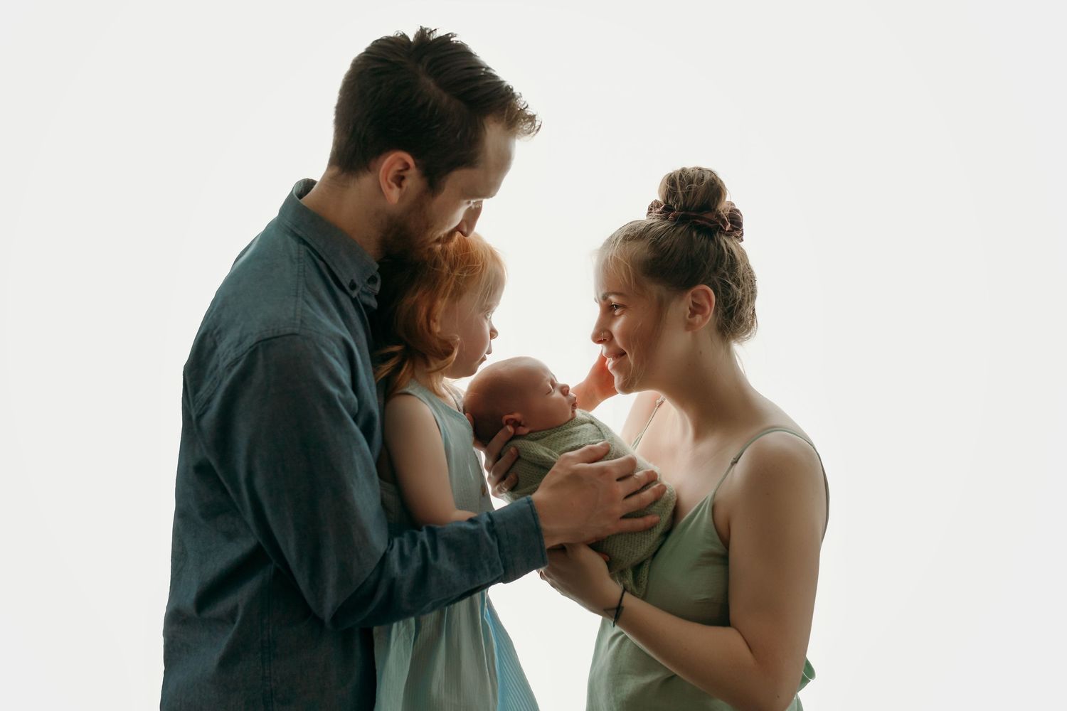 family photographer in victoria bc, maternity photograper in victoria bc, newborn photographer victoria bc, newborn photos nanaimo bc,