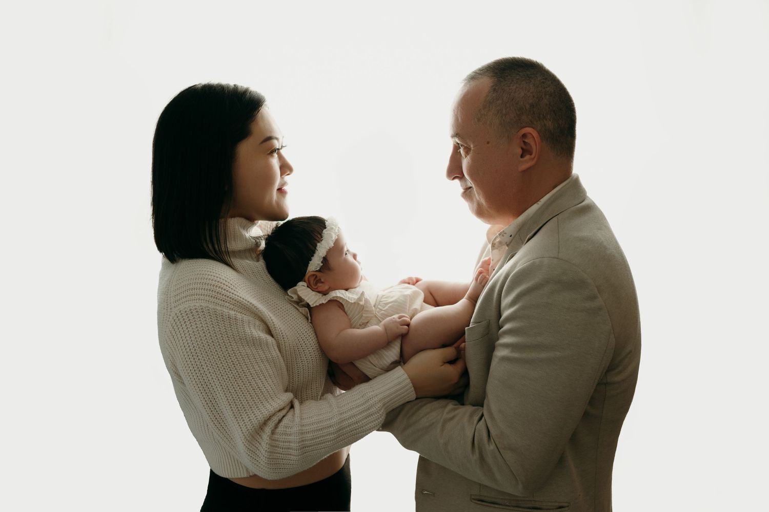 family photographer in victoria bc, maternity photograper in victoria bc, newborn photographer nanaimo bc, newborn photos nanaimo bc,