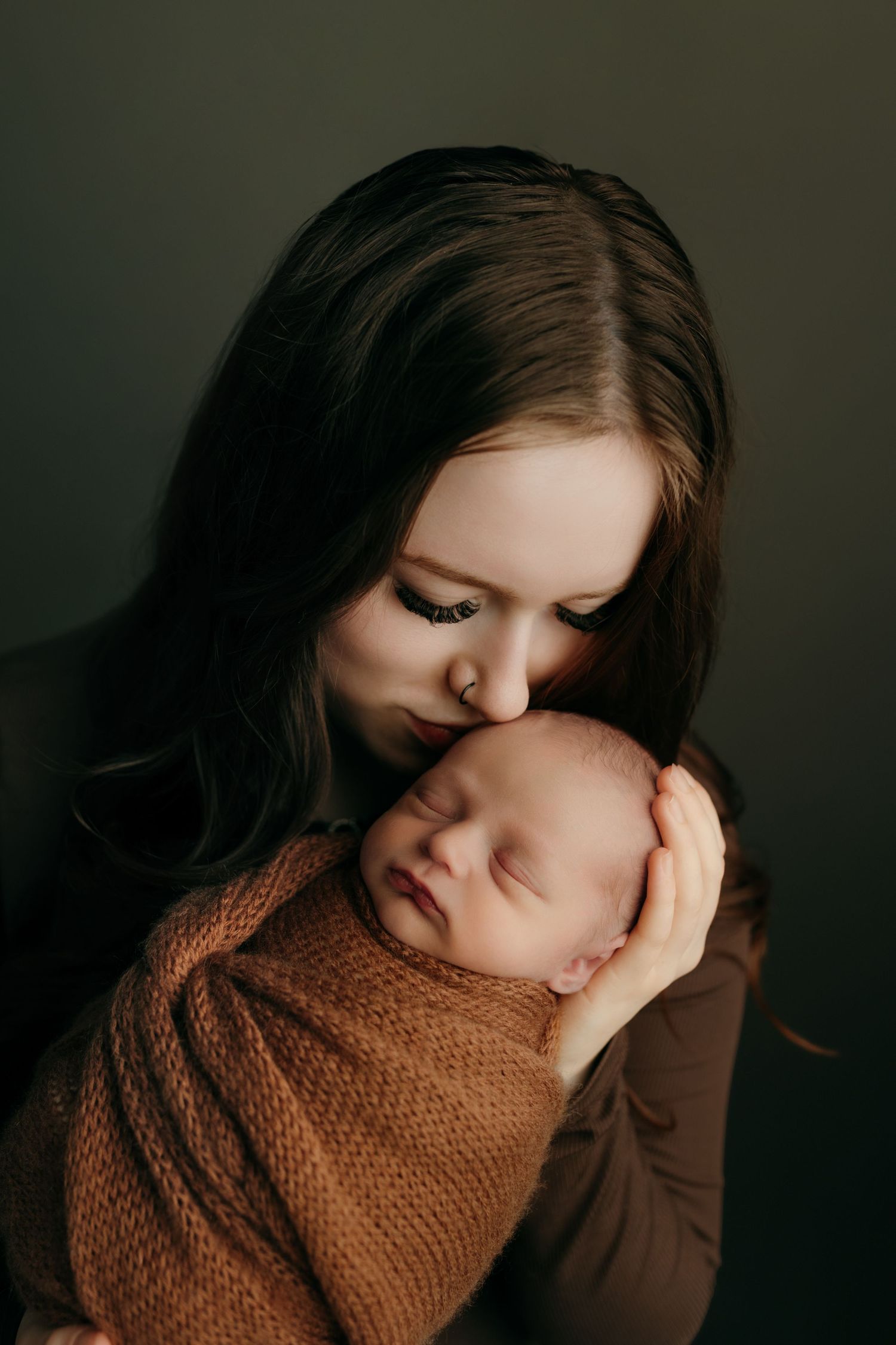 family photographer in victoria bc, maternity photograper in victoria bc, newborn photographer victoria bc, newborn photos nanaimo bc,