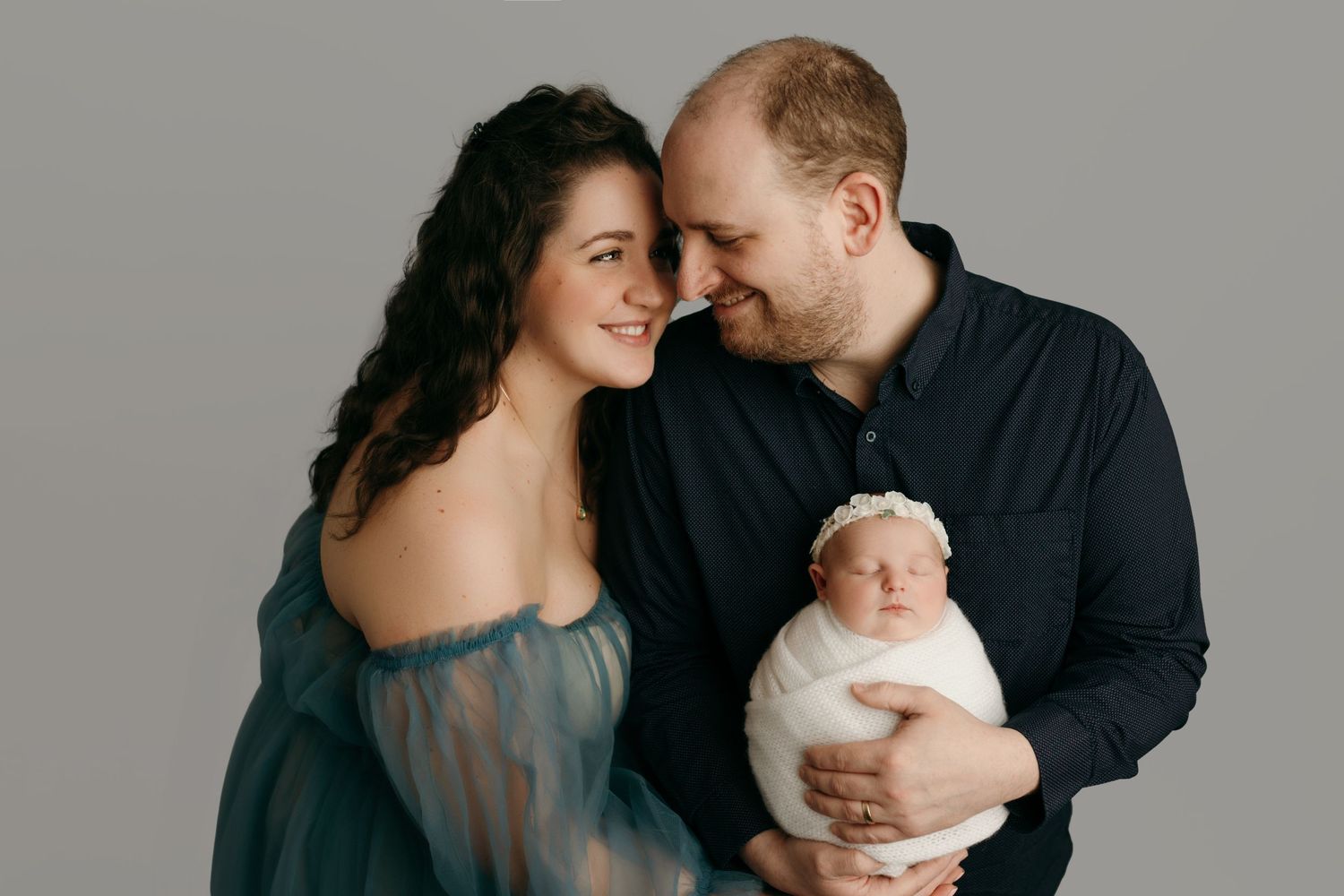 family photographer in victoria bc, maternity photograper in victoria bc, newborn photographer victoria bc, newborn photos nanaimo bc,
