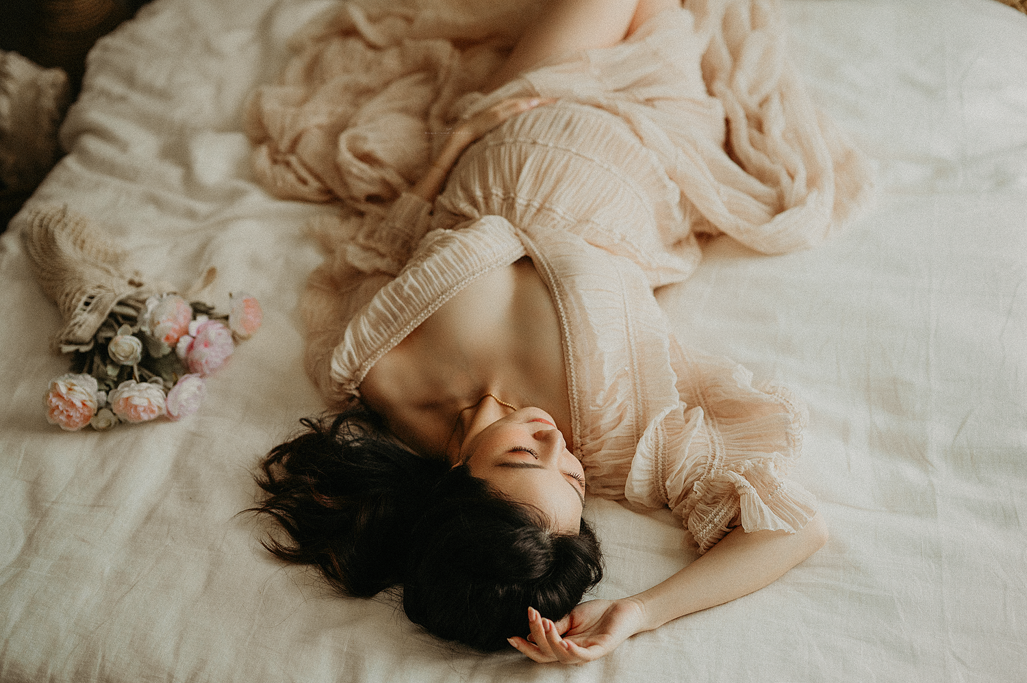Singapore lifestyle and newborn baby and maternity photography capturing heartfelt, light-filled moments for families and new parents.
