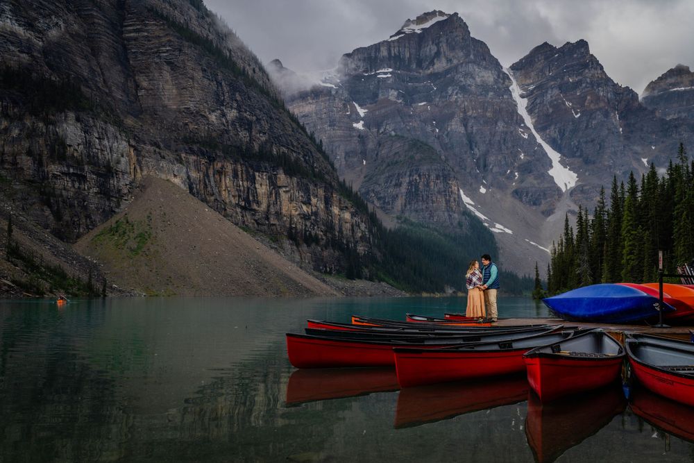 #morainelakeproposal #proposal #mountainproposal #mountainengagement #morainelakephotoshoot