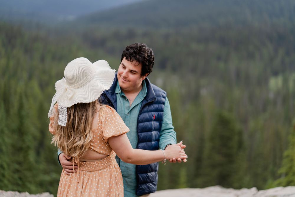 #morainelakeproposal #proposal #mountainproposal #mountainengagement #morainelakephotoshoot