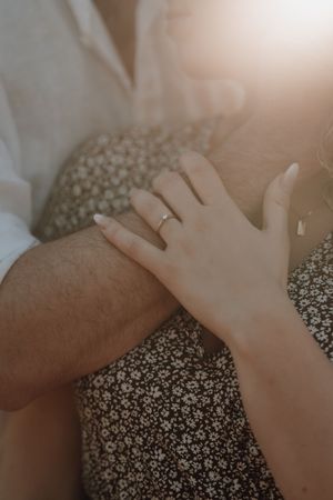 Paarfotos in der Golden Hour – natürliche und romantische Paarfotografie in Viernheim nahe Mannheim und Heidelberg