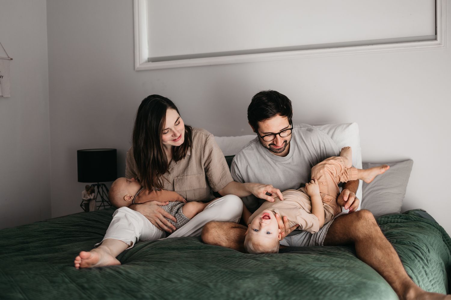 Stunning Family Photos at Home Lifestyle Photography with a Newborn