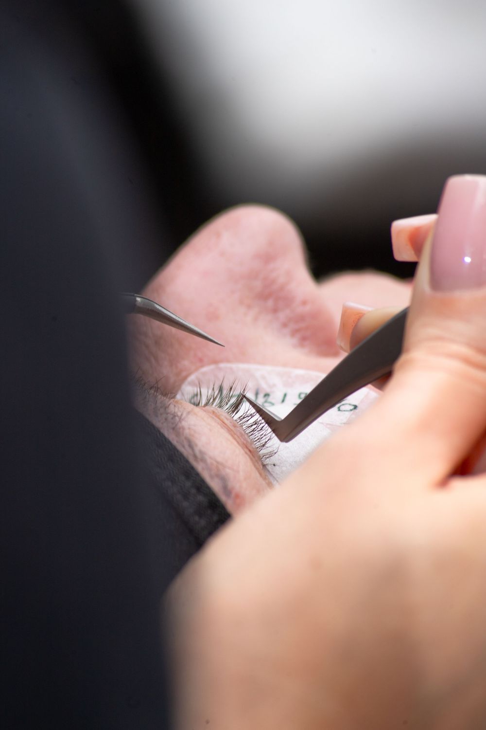 Szempillastylist munka közben fotózás