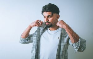 Stil personal. Ședință foto indoor. Fotograf profesionist București si toată România. Preț mic, albume foto.