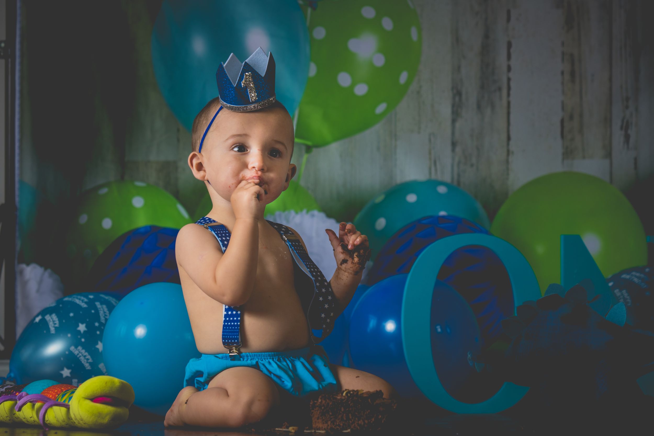 Ședință foto aniversare 1 an. Cake Smash. Fotograf profesionist București si toată România. Preț mic, albume foto.