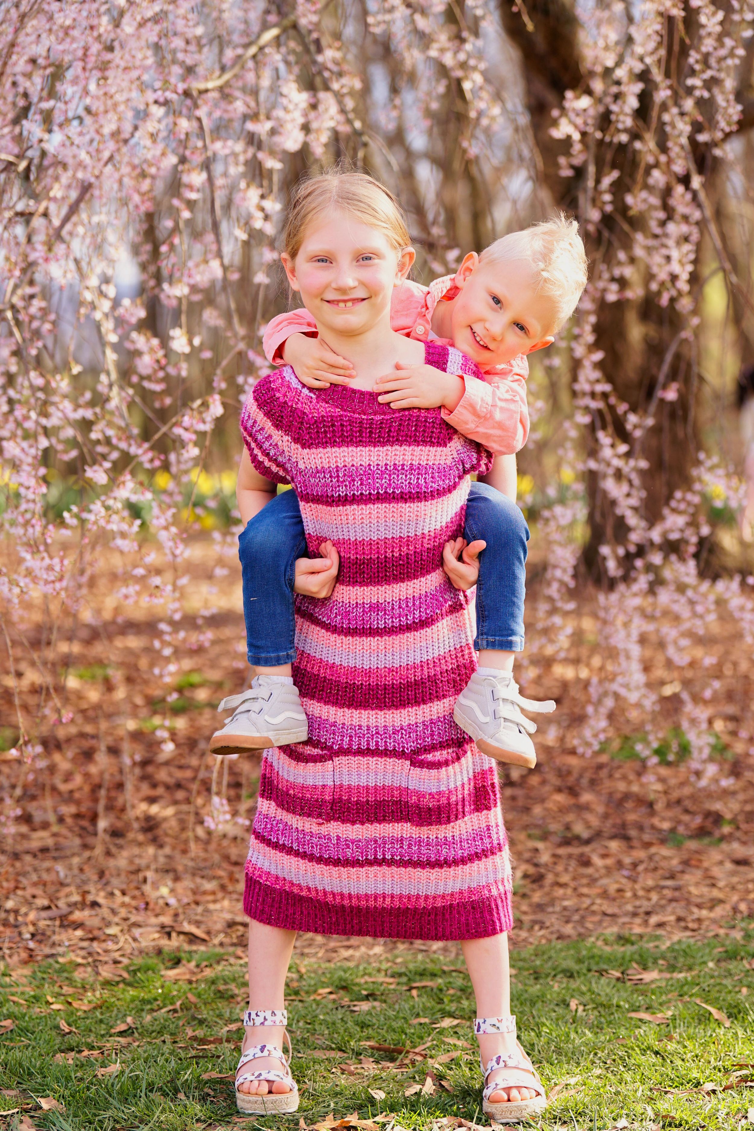 Chelsea and Cody getting family portraits with their kids at Ault Park in Cincinnati Ohio with the cherry blossoms
