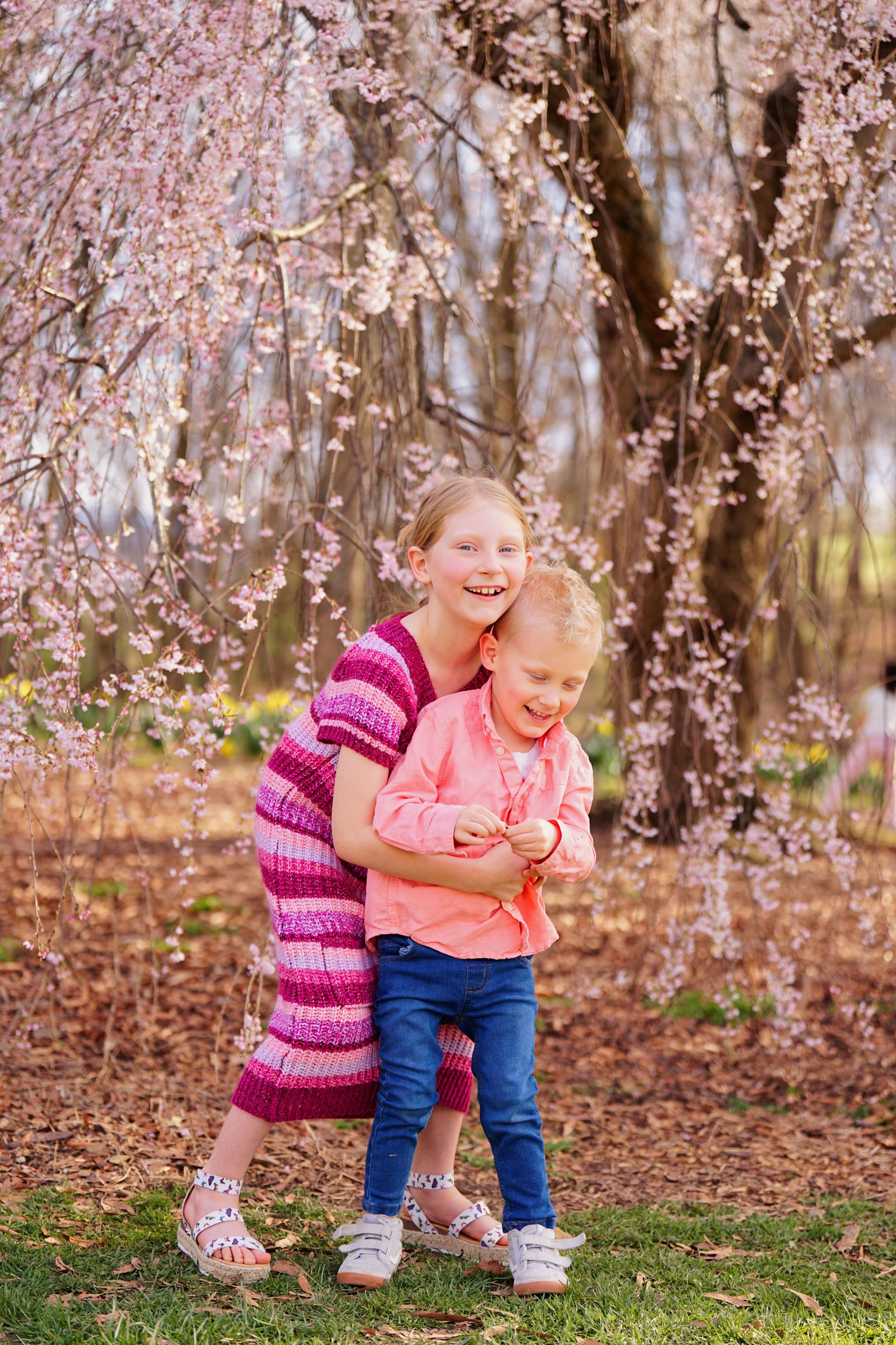 Chelsea and Cody getting family portraits with their kids at Ault Park in Cincinnati Ohio with the cherry blossoms