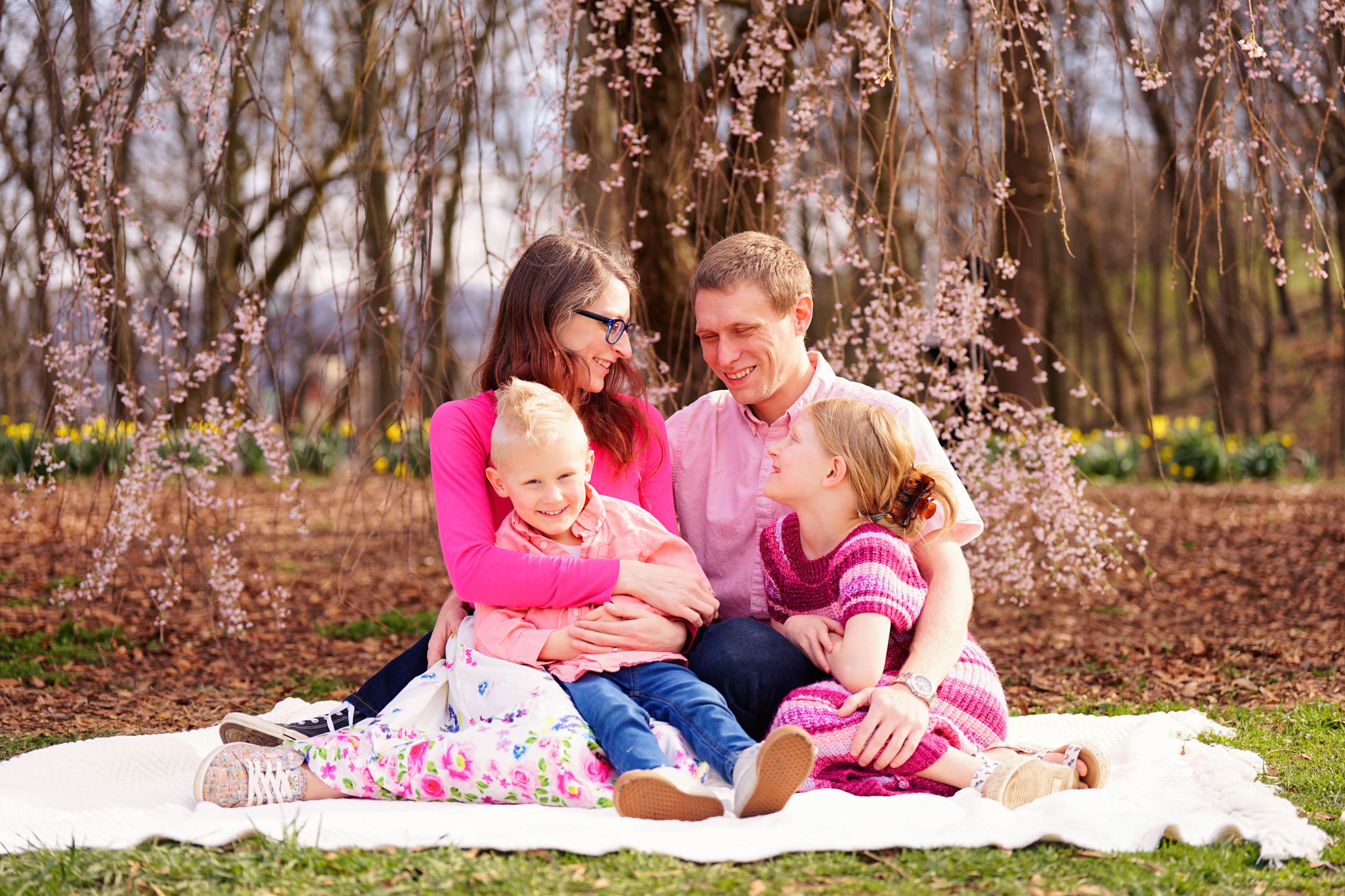 Chelsea and Cody getting family portraits with their kids at Ault Park in Cincinnati Ohio with the cherry blossoms