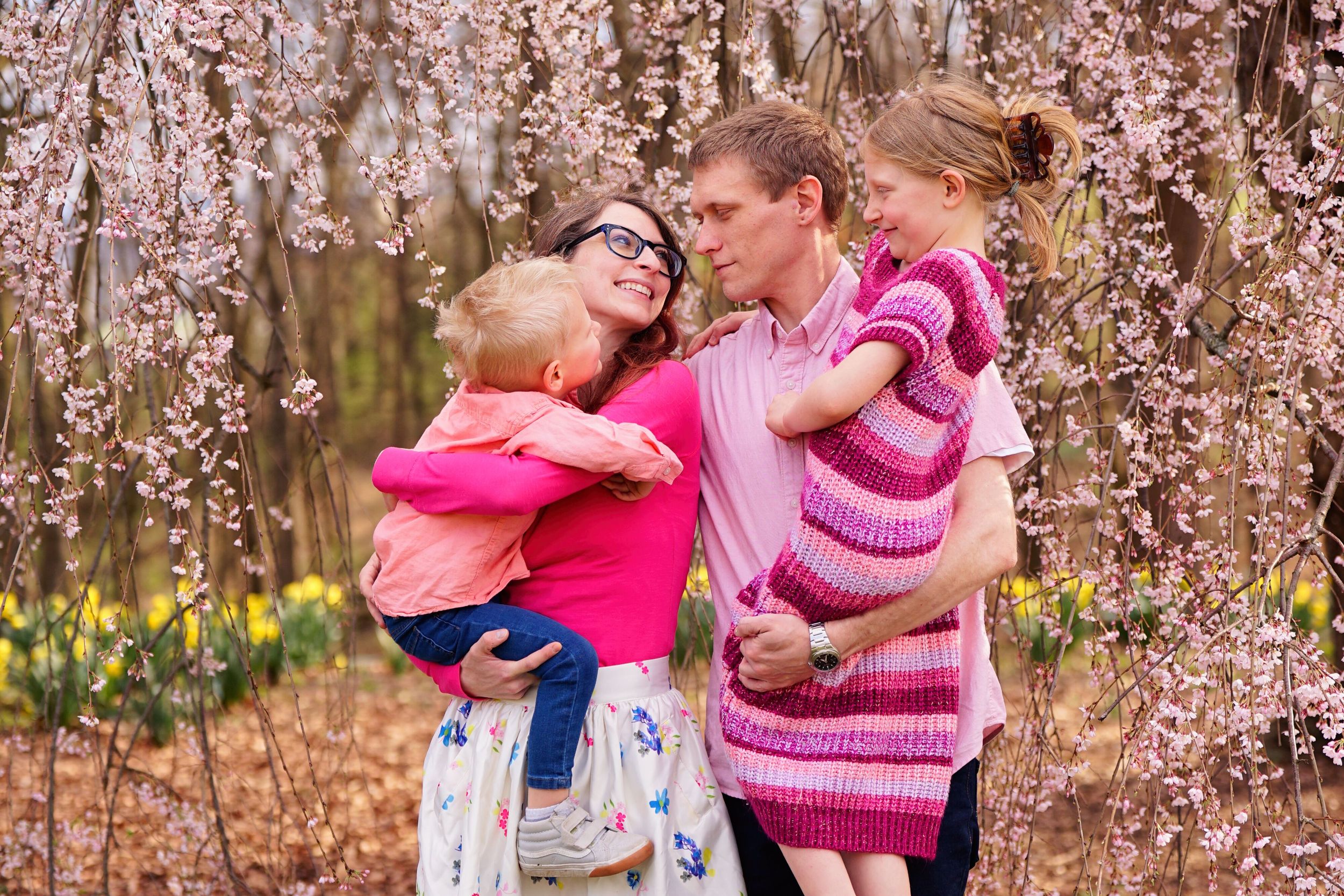 Chelsea and Cody getting family portraits with their kids at Ault Park in Cincinnati Ohio with the cherry blossoms