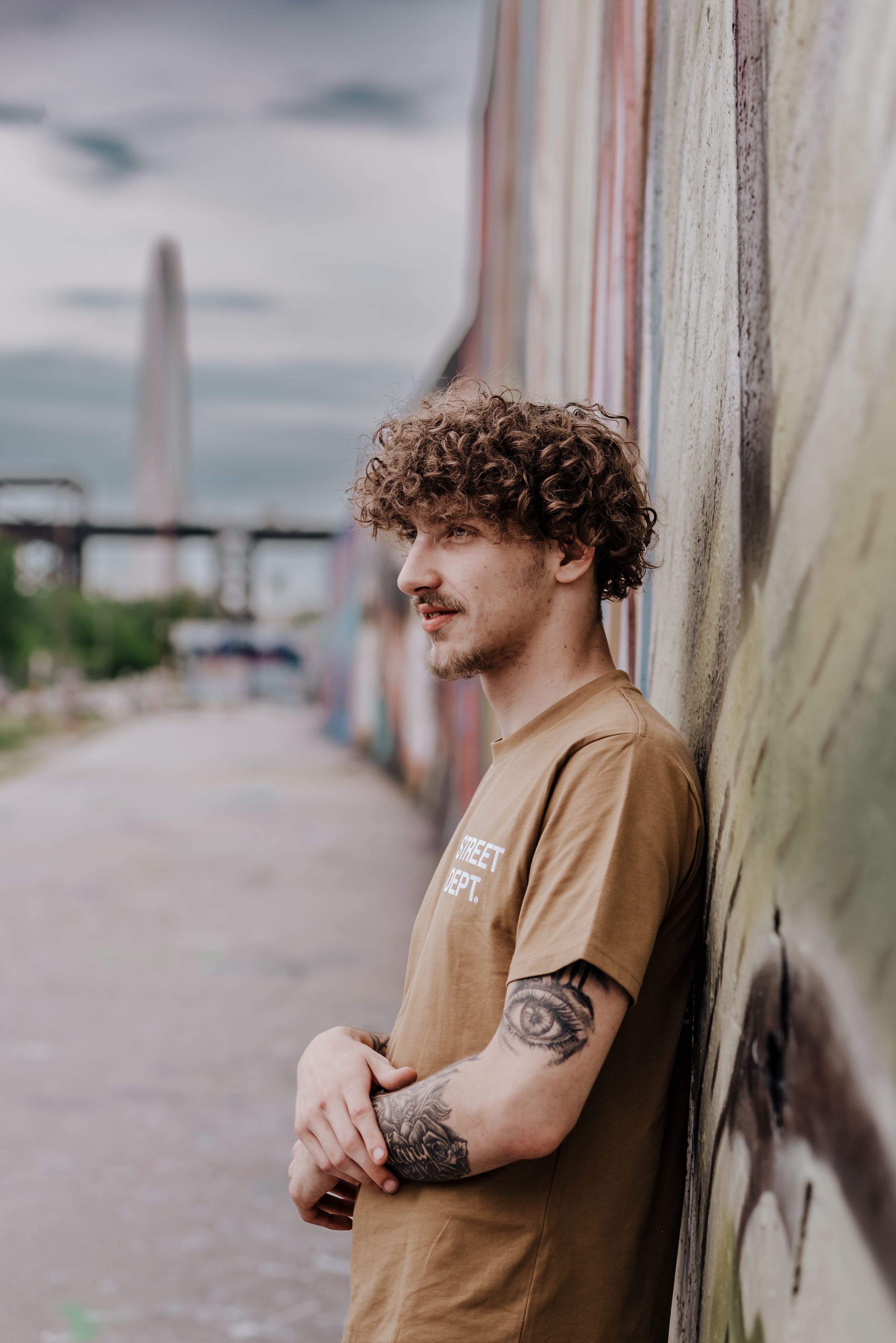 senior boy on the landing in St. Louis with the arch in the background