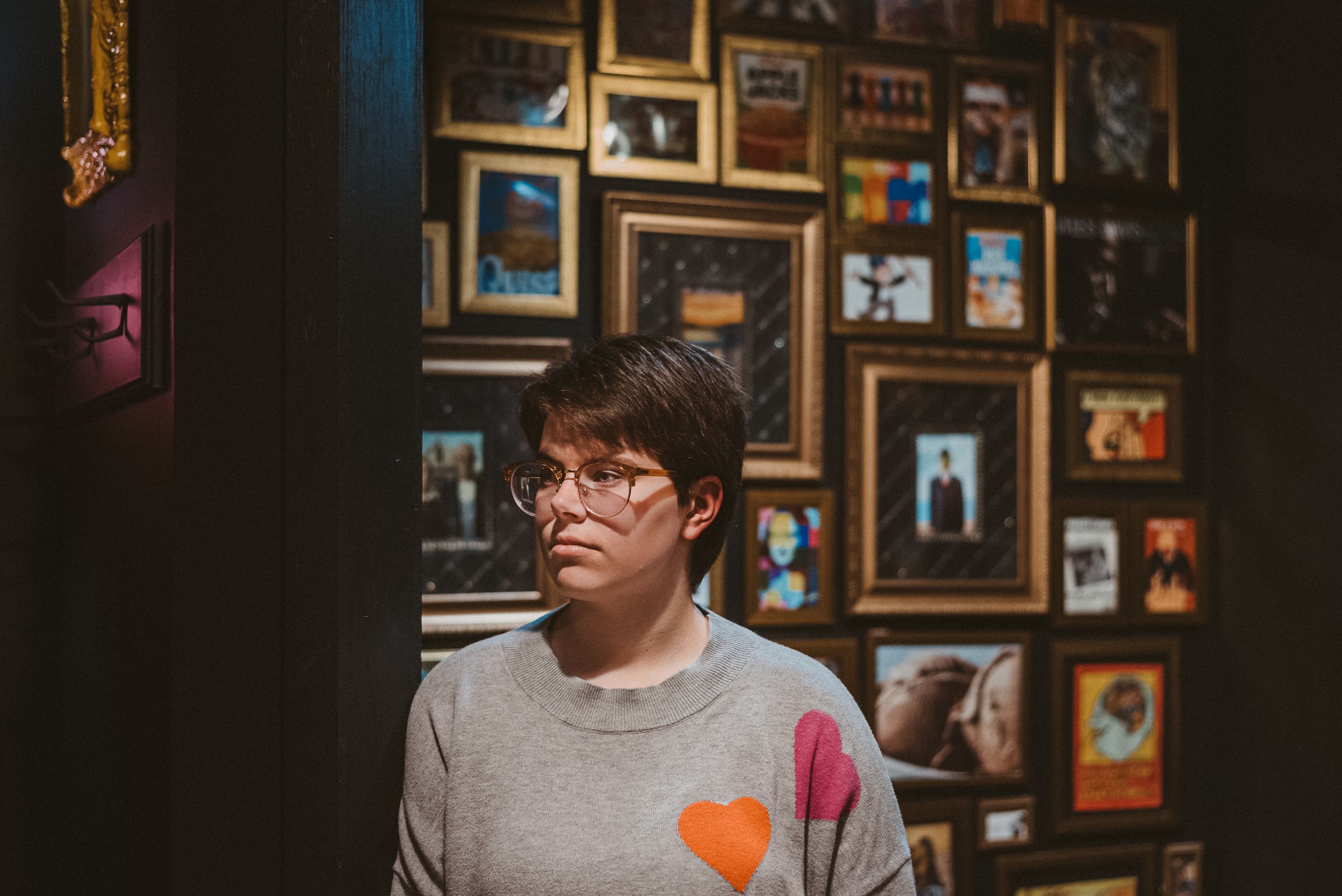 senior girl in front of gallery