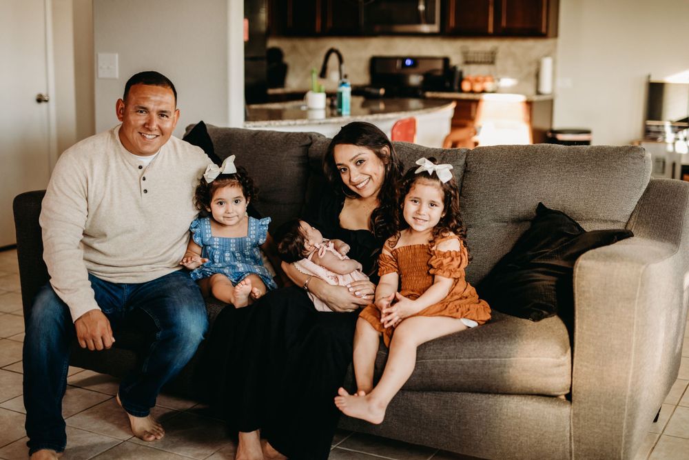 buda Texas in home newborn family pictures