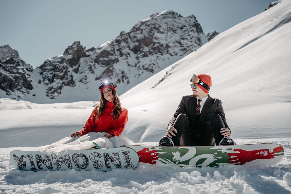 Two snowboard lovers getting married in the snowy mountains of the PNW