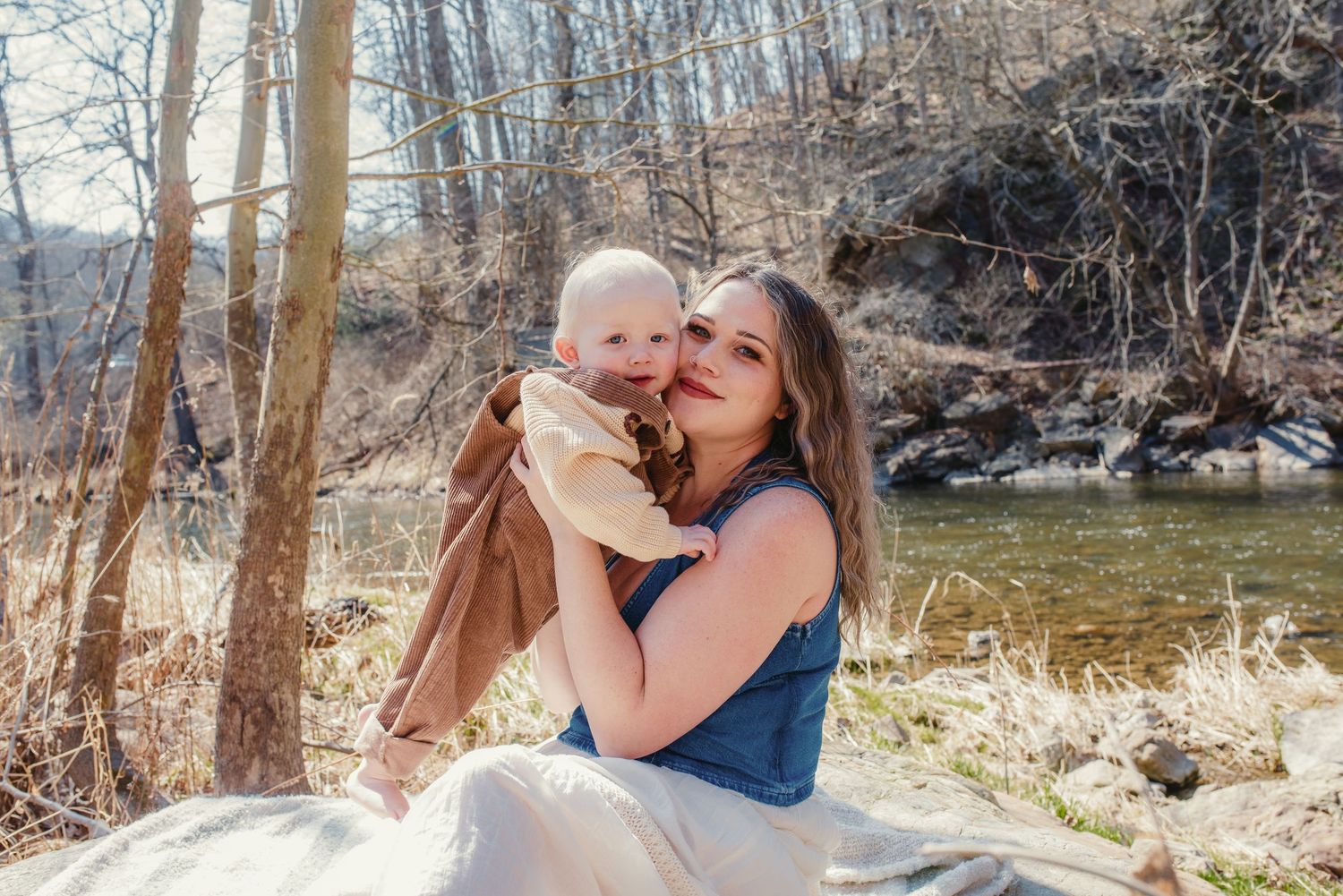 Outdoor family photoshoot in natural wooded setting.