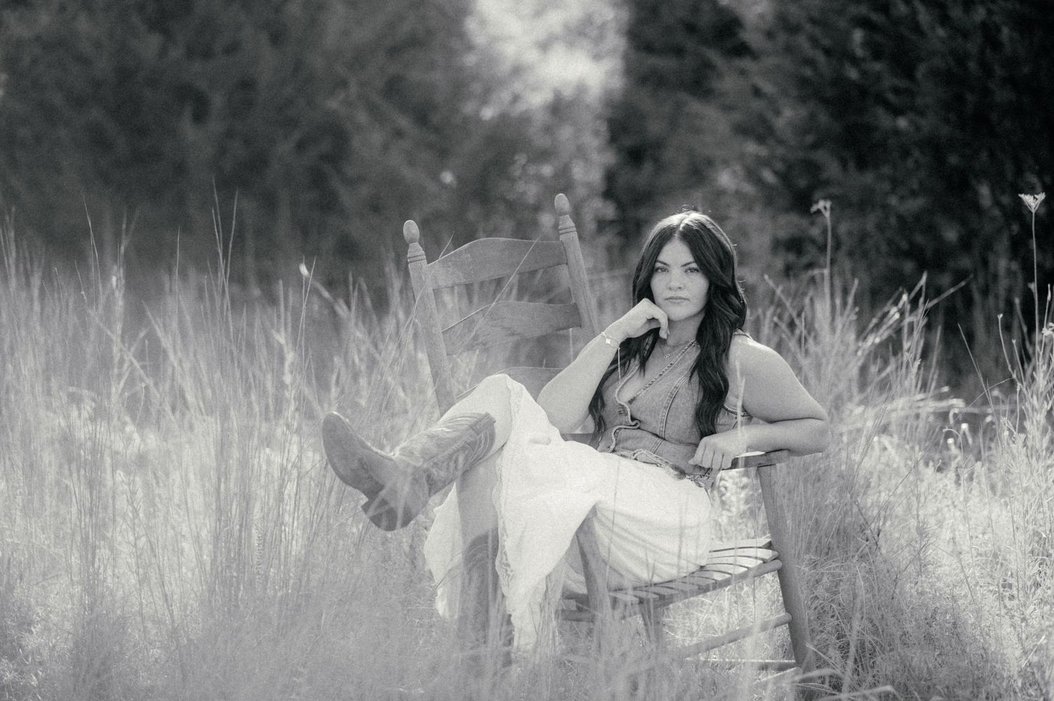 Girl sitting in a chair during senior photos near Enid Oklahoma.