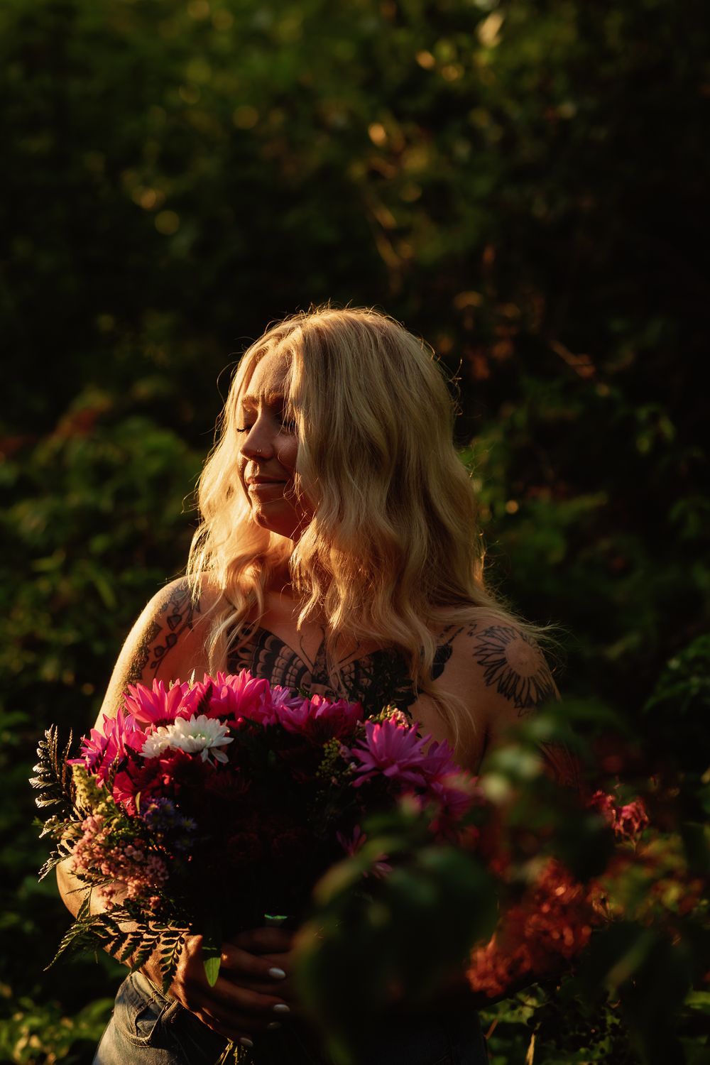 boudoir in Cincinnati with flowers